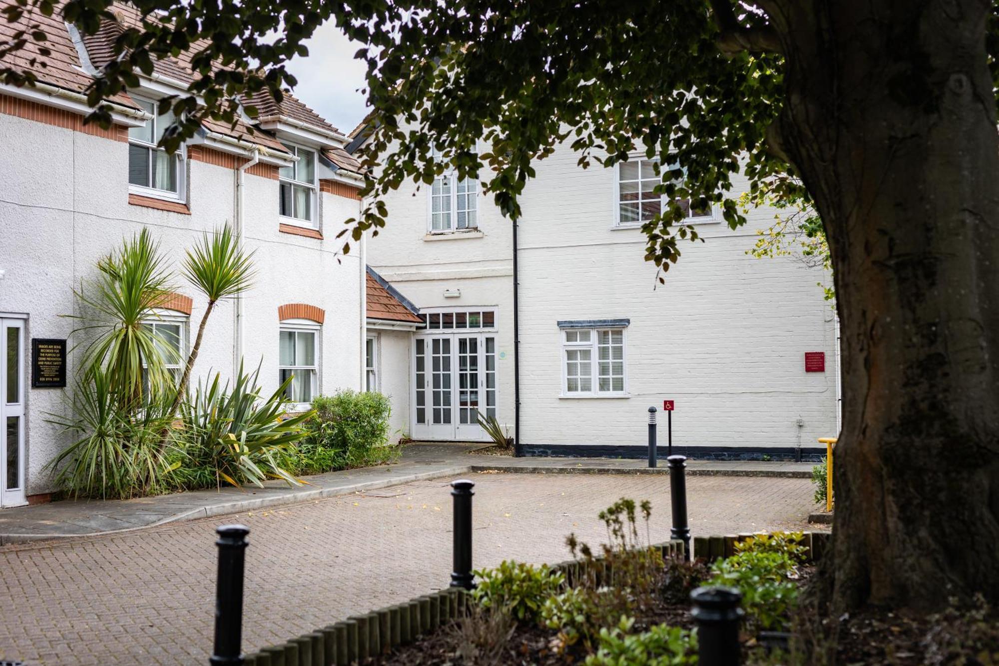 The Red Lion Hotel Hillingdon Exteriör bild