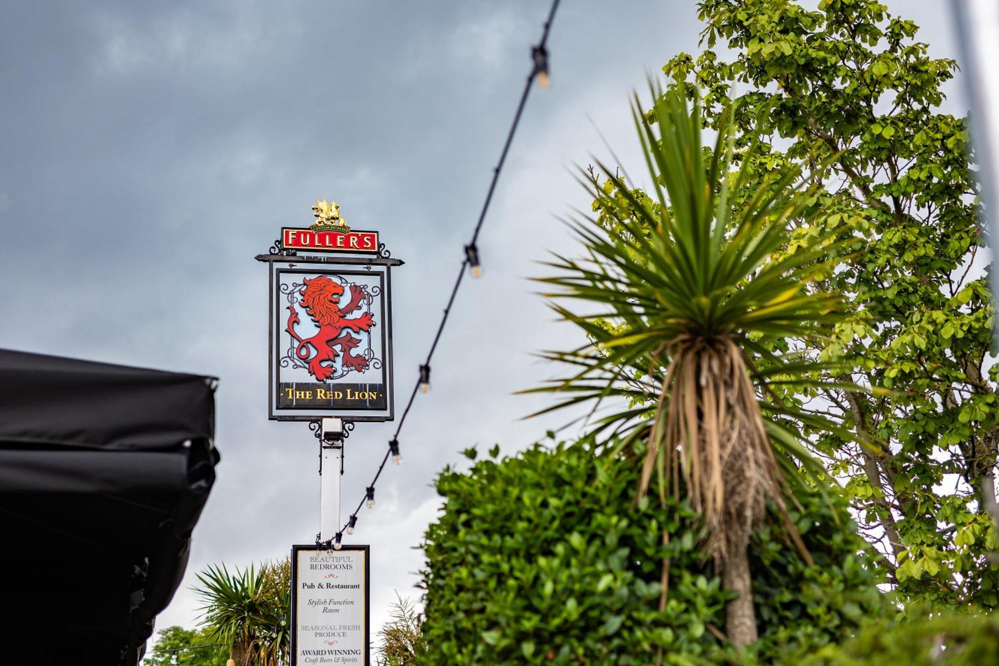 The Red Lion Hotel Hillingdon Exteriör bild