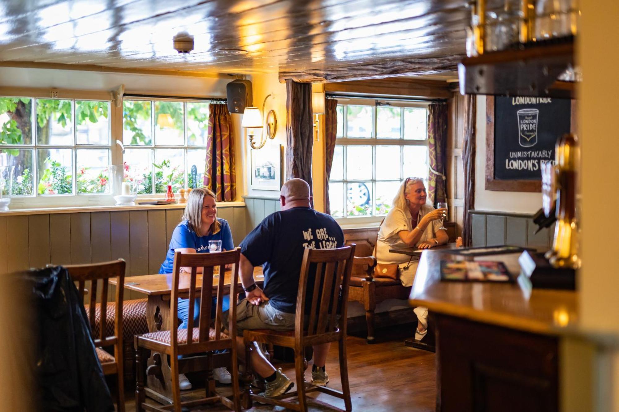The Red Lion Hotel Hillingdon Exteriör bild