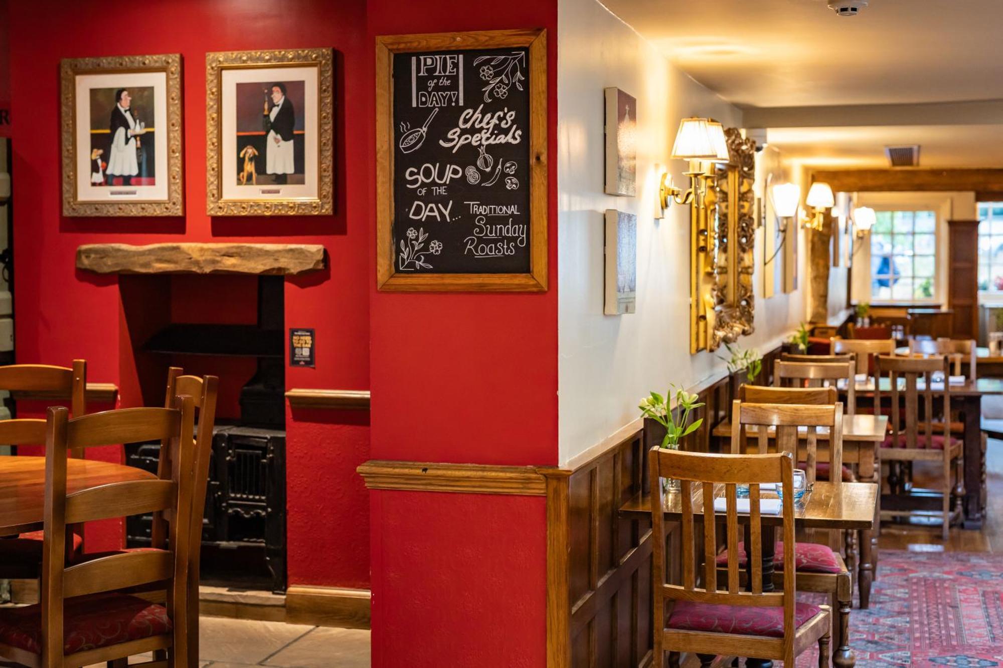 The Red Lion Hotel Hillingdon Exteriör bild