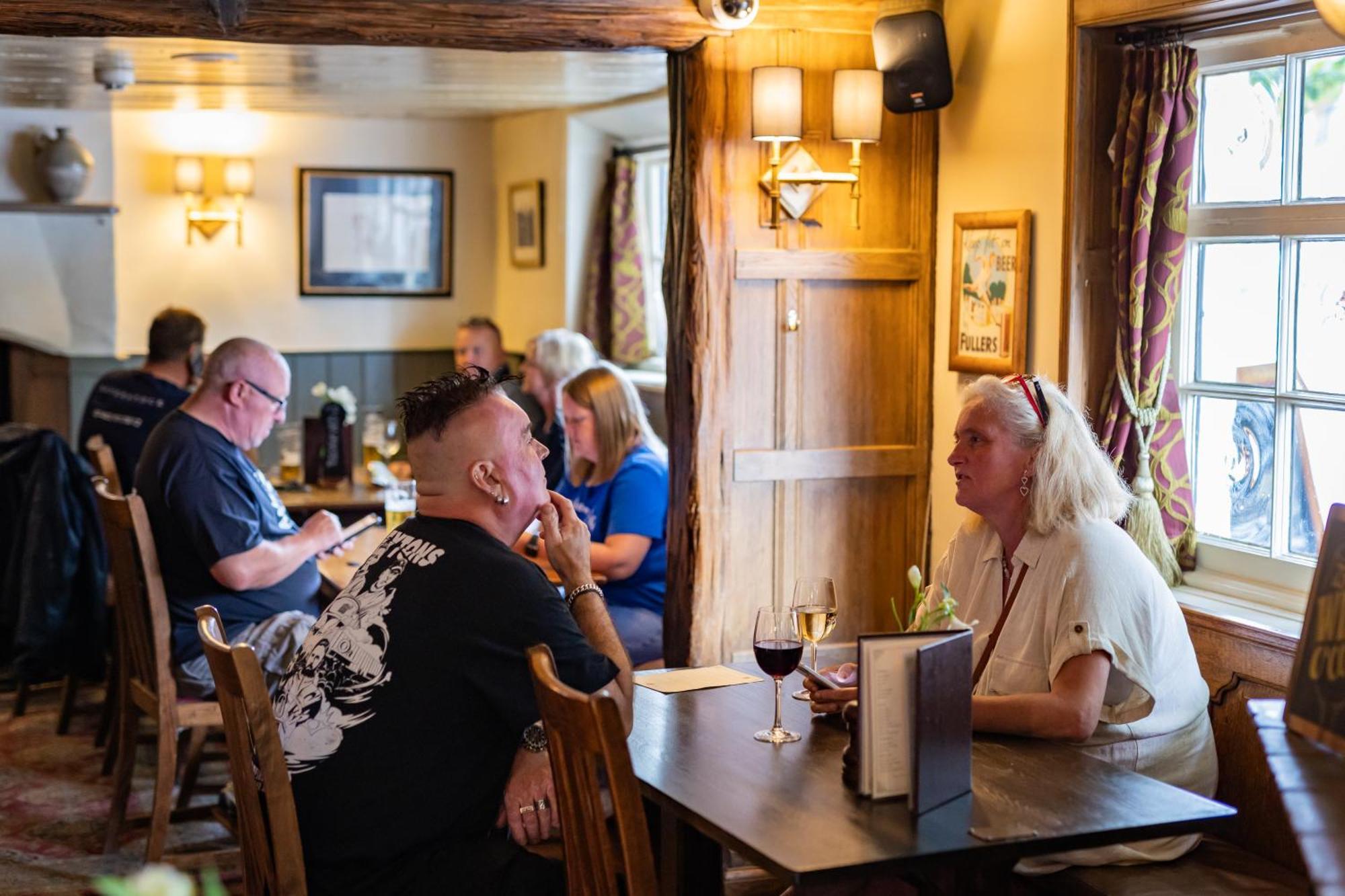 The Red Lion Hotel Hillingdon Exteriör bild