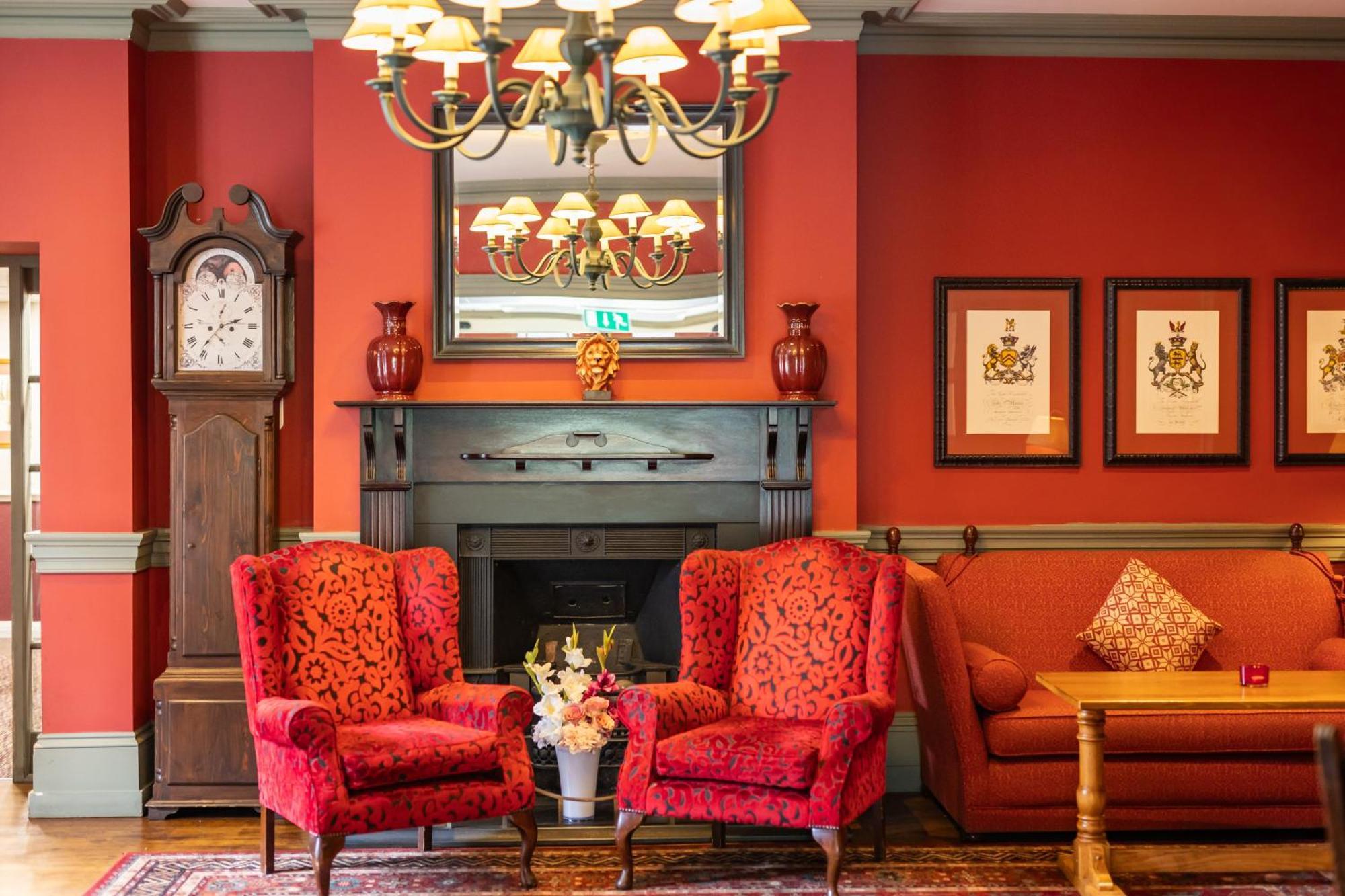 The Red Lion Hotel Hillingdon Exteriör bild