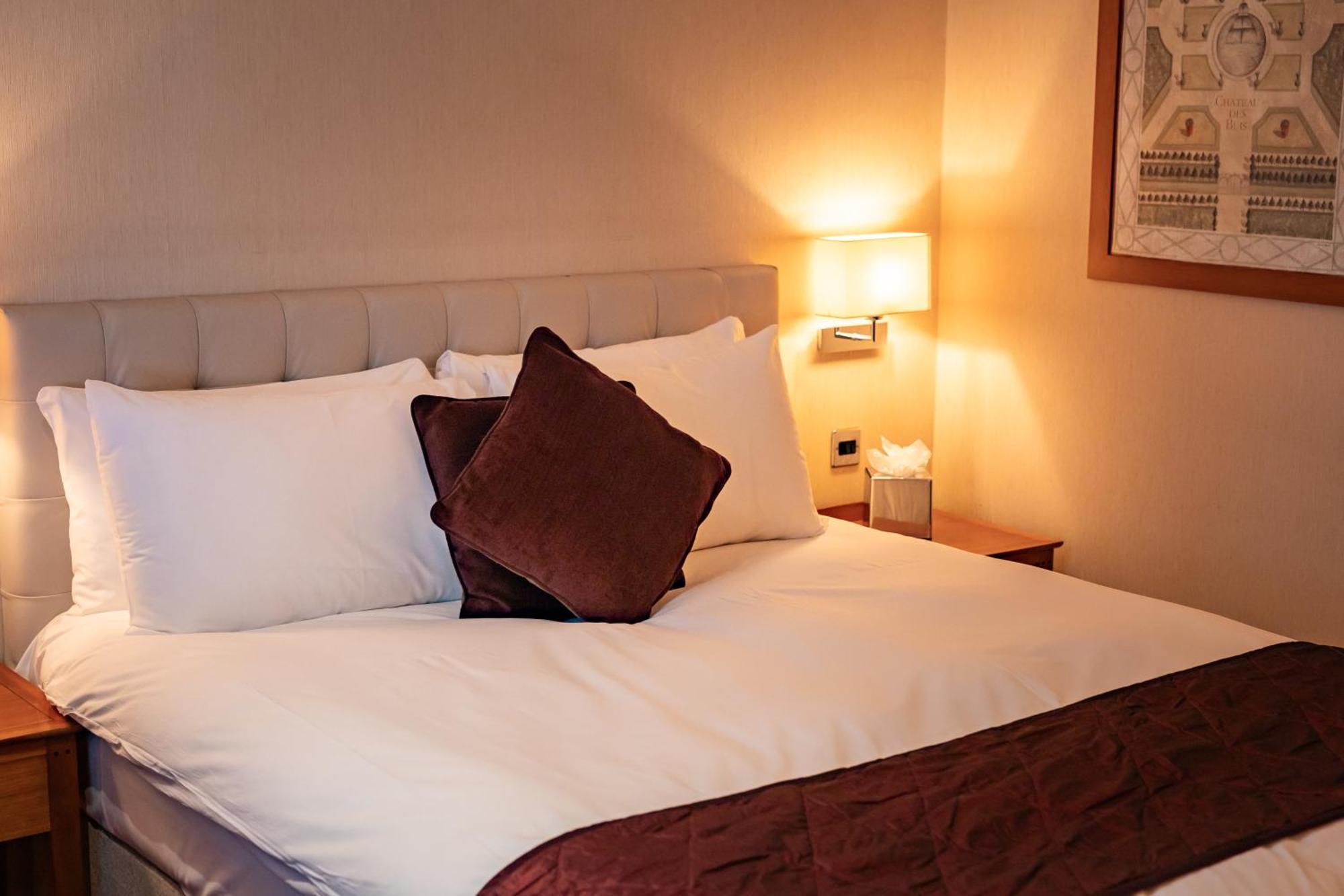 The Red Lion Hotel Hillingdon Exteriör bild