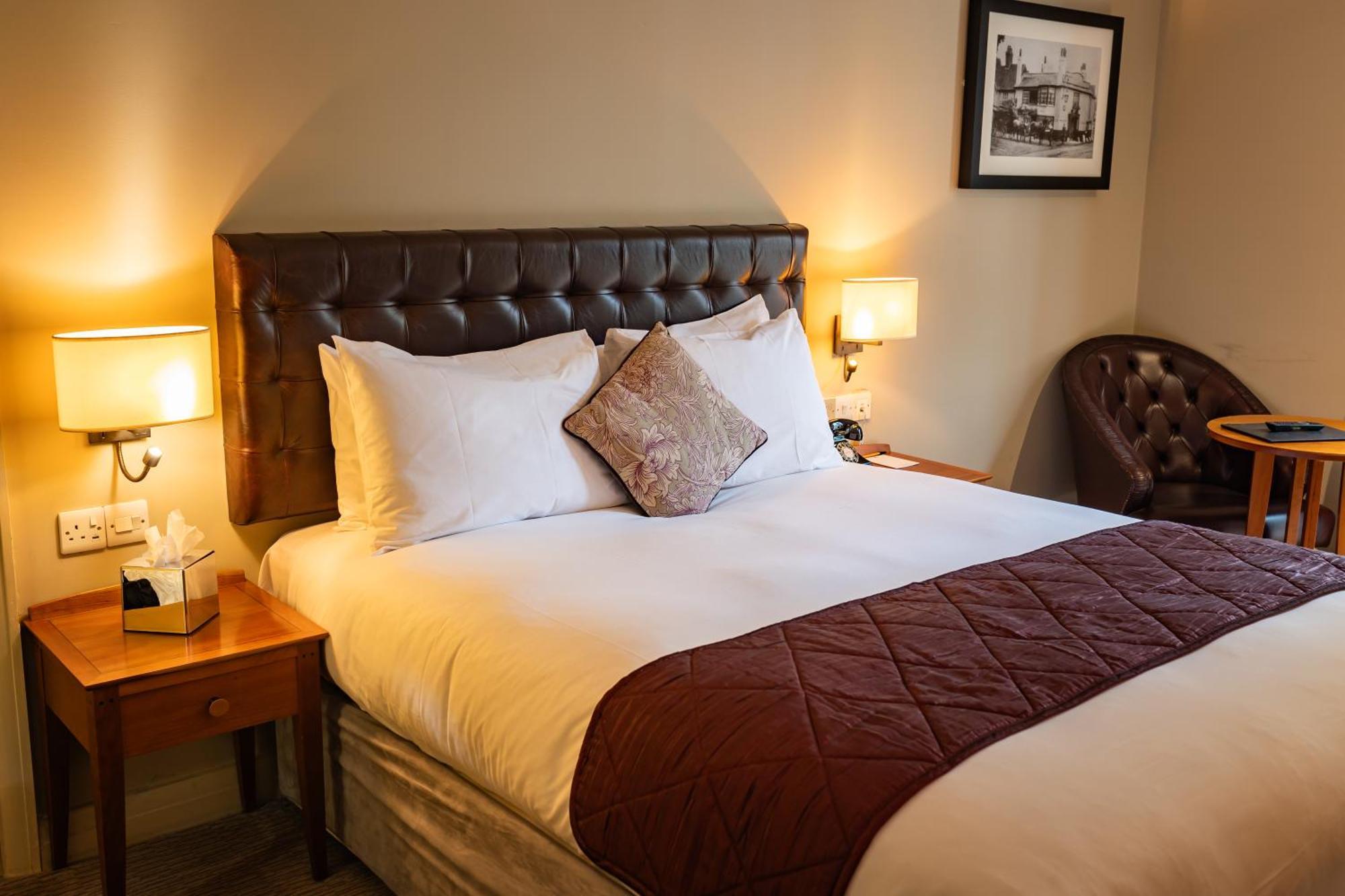 The Red Lion Hotel Hillingdon Exteriör bild