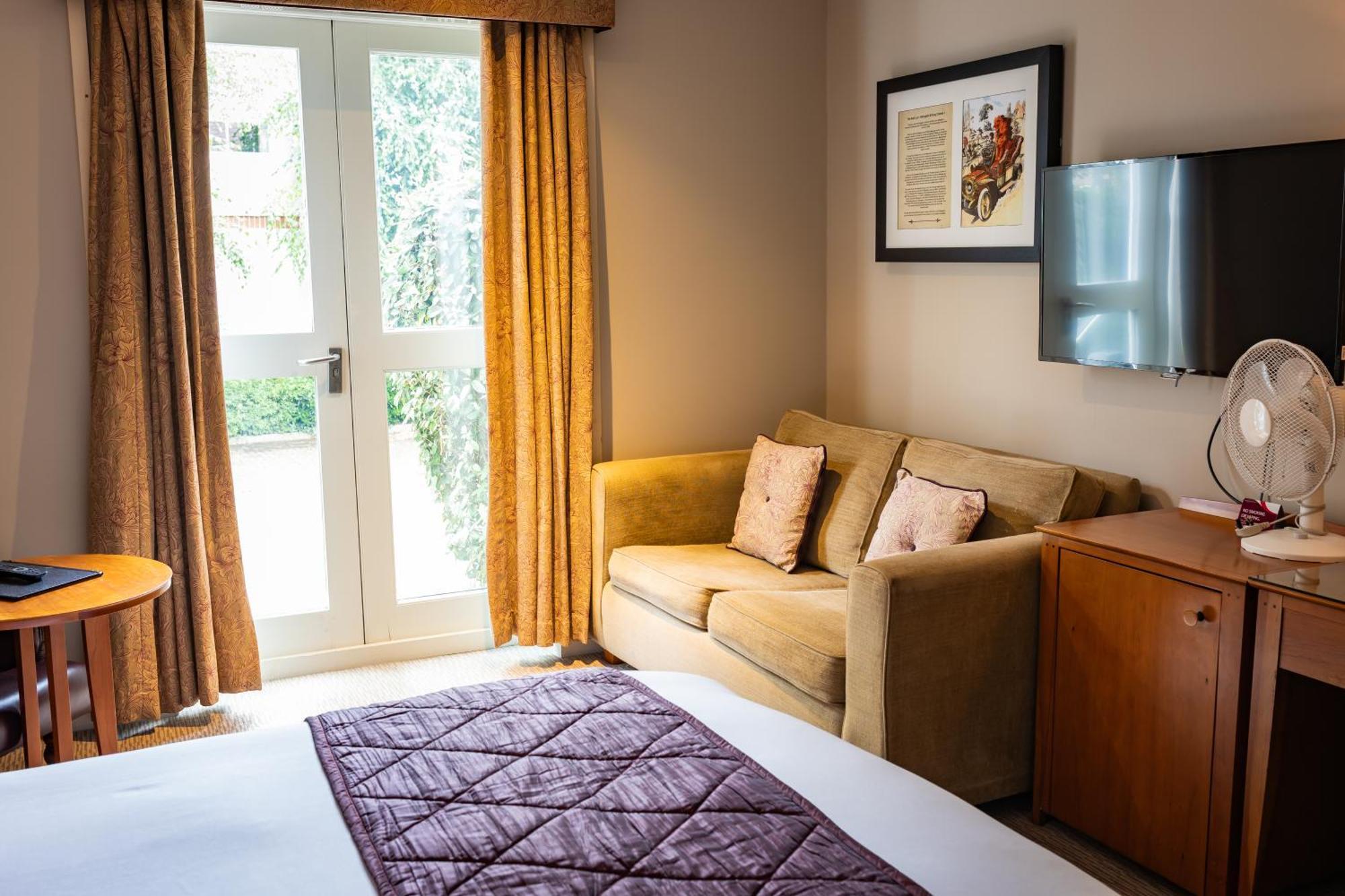 The Red Lion Hotel Hillingdon Exteriör bild