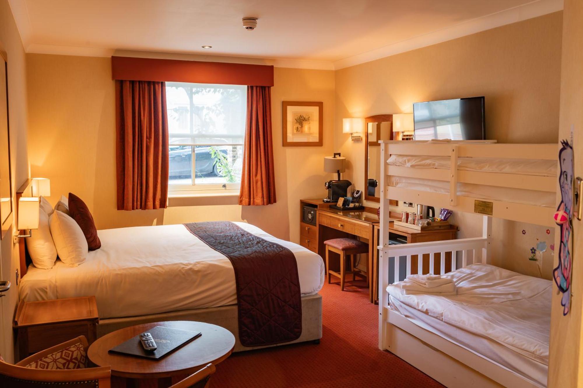 The Red Lion Hotel Hillingdon Exteriör bild